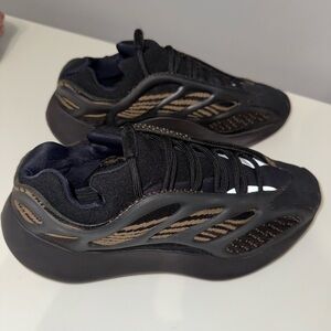 Yeezy Adidas Yeezy 700 V3 Dark Glow US 7